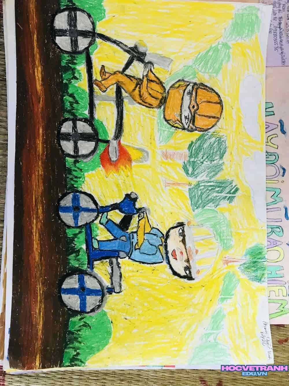 Tranh bé đội mũ an toàn