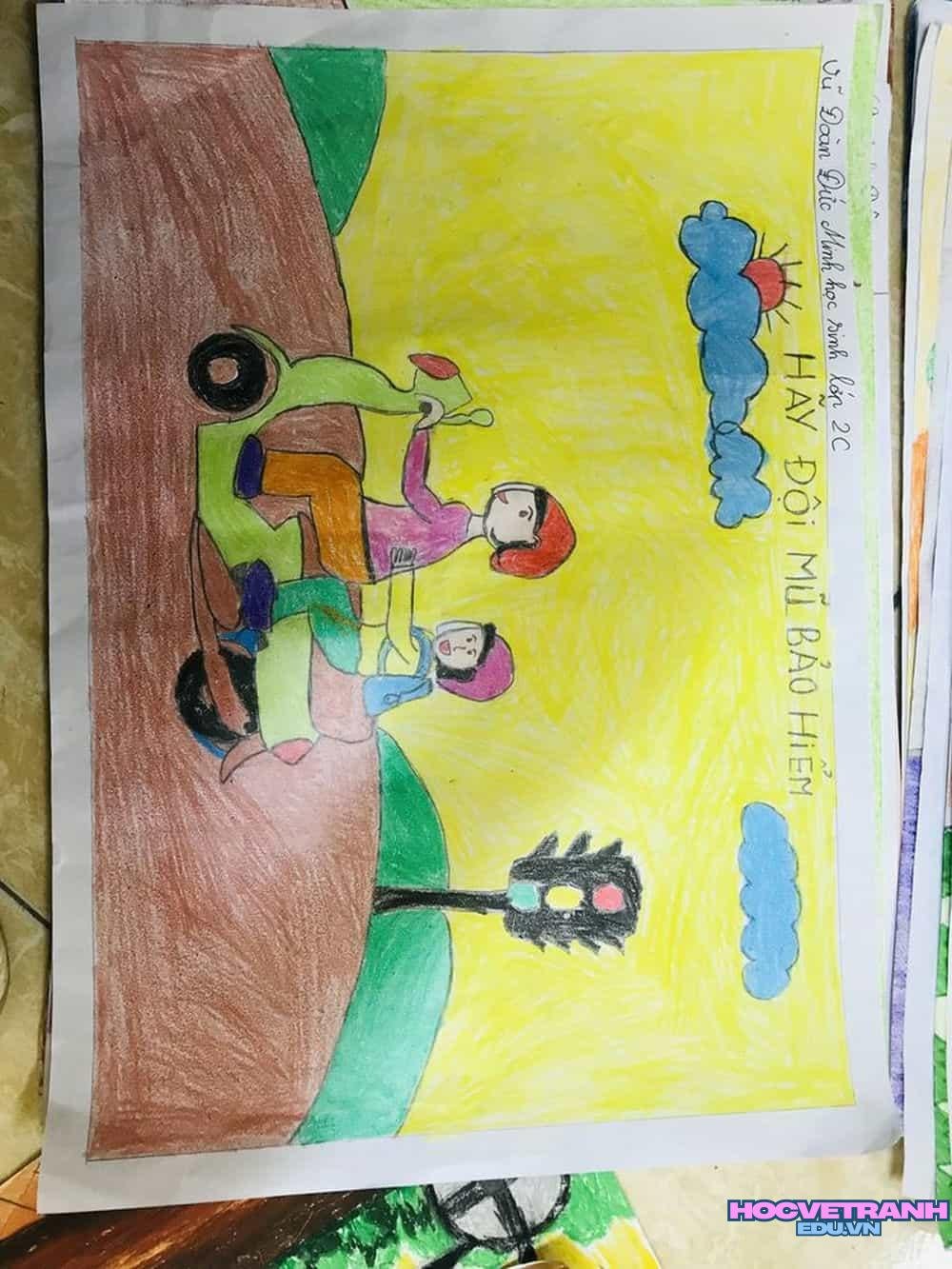 Tranh đội mũ bảo vệ bé