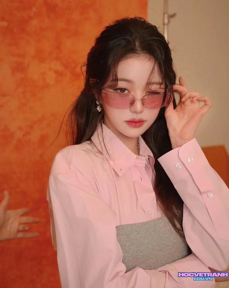 Ảnh ảnh gái đeo kính sắc nét