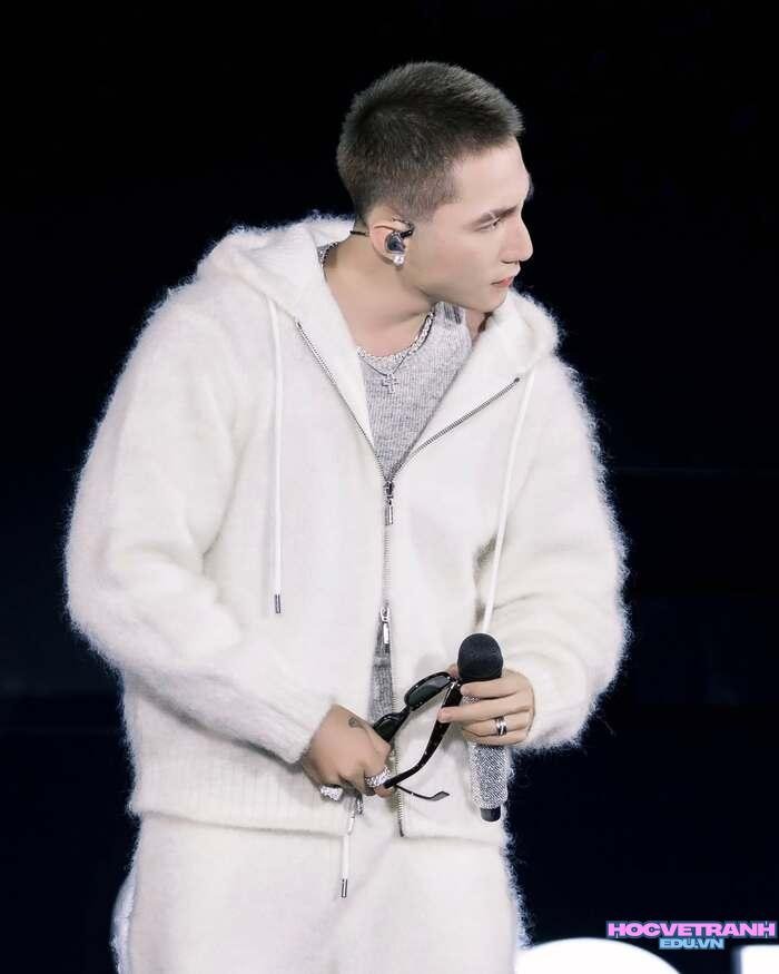 ảnh Sơn Tùng MTP hiện đại sang