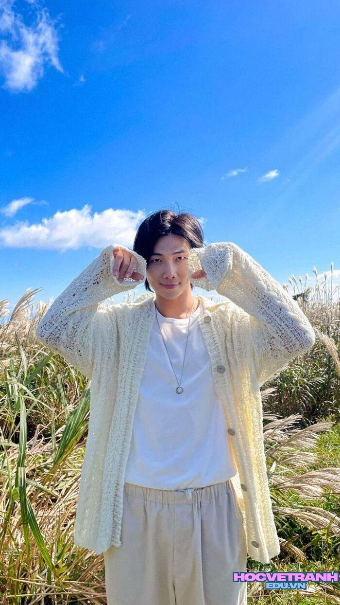 ảnh rm biểu diễn trên sân khấu