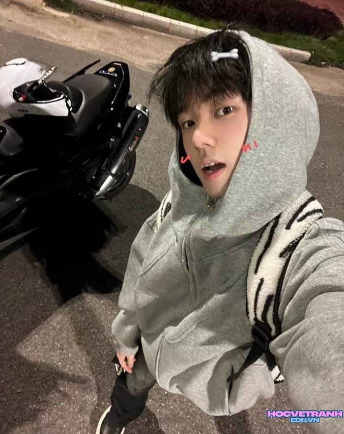 ảnh trai đẹp 13 tuổi mặc hoodie