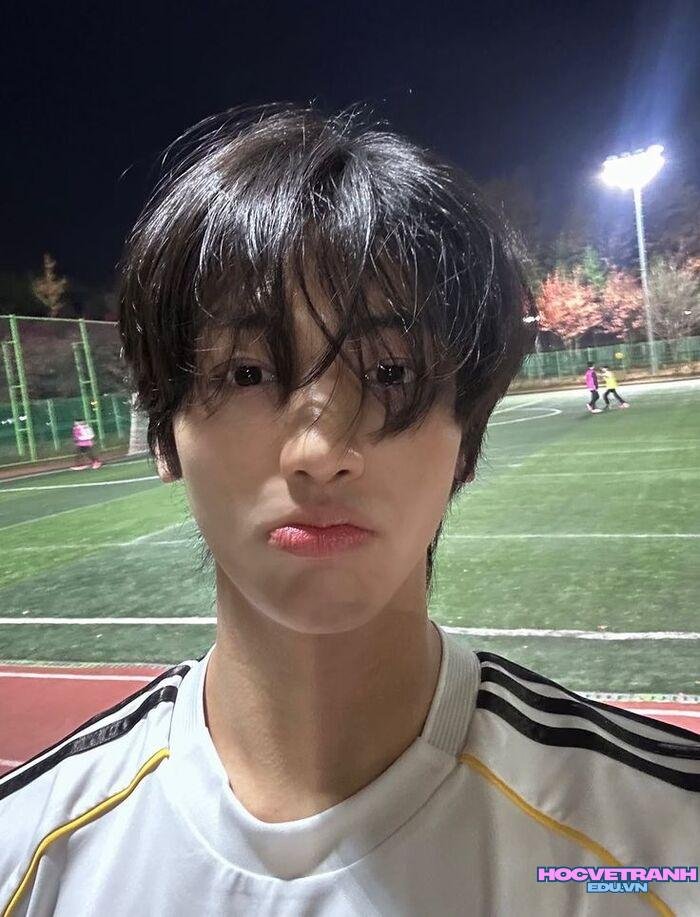 ảnh trai đẹp 18 tuổi ánh mắt cuốn hút