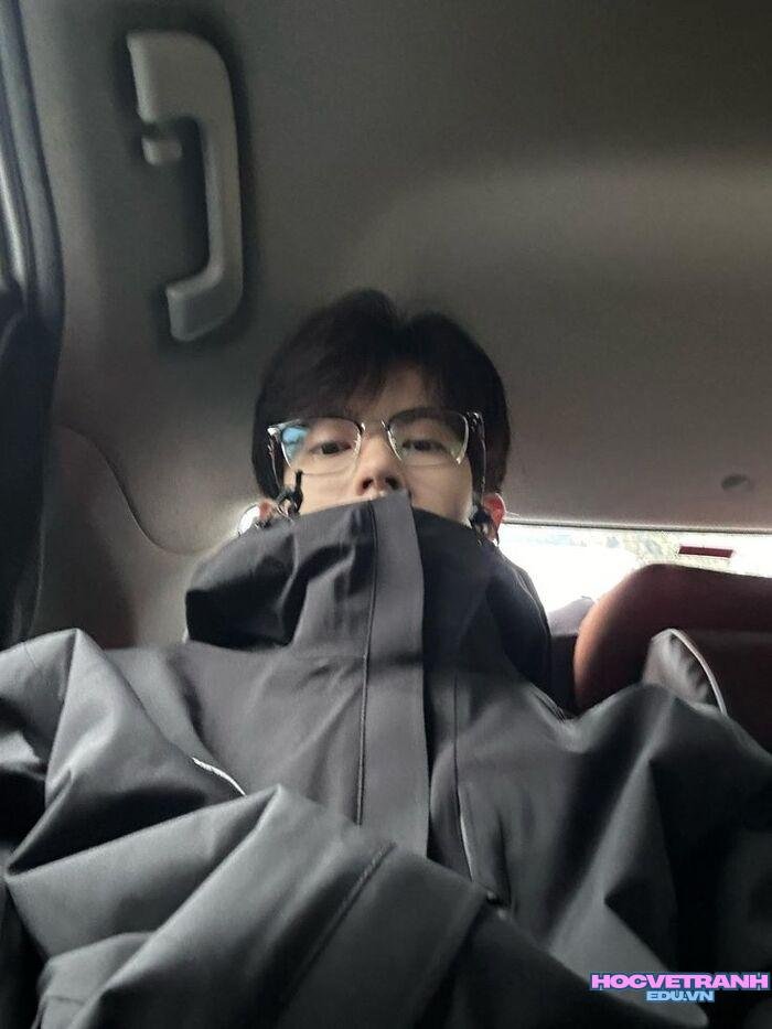 ảnh trai đẹp che mặt ánh nhìn bí ẩn