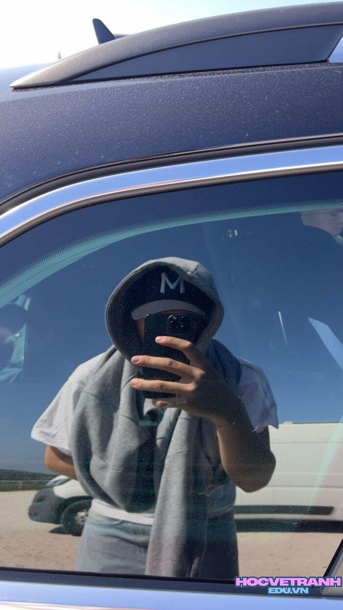 ảnh trai đẹp che mặt chụp trước gương