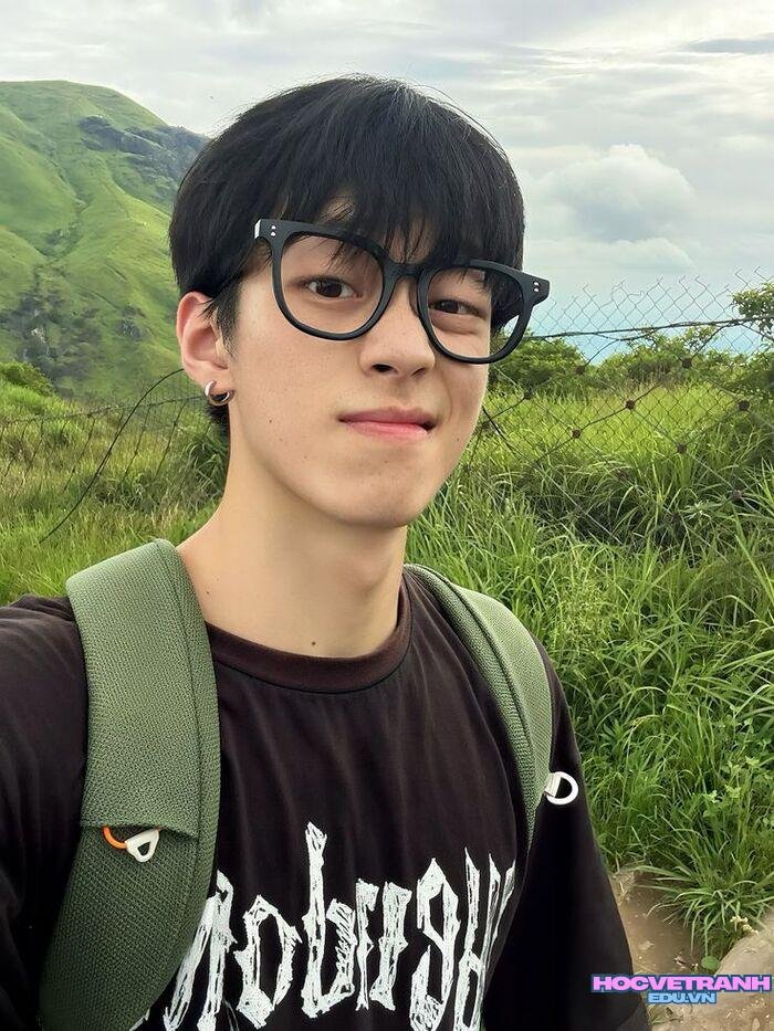 ảnh trai đẹp đeo kính nụ cười dễ thương