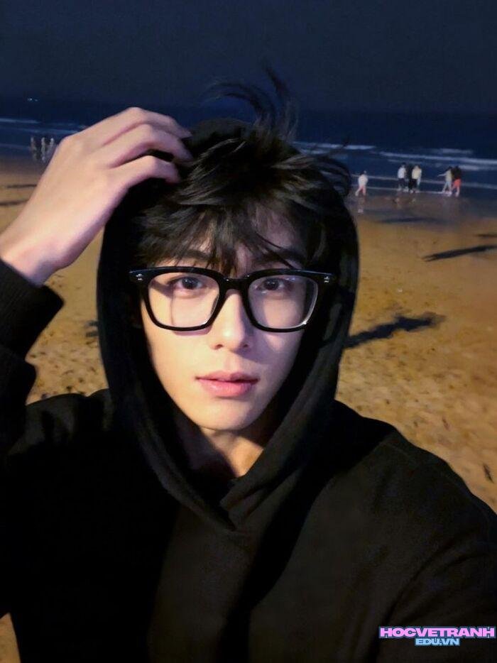 ảnh trai đẹp đeo kính phong cách nổi bật