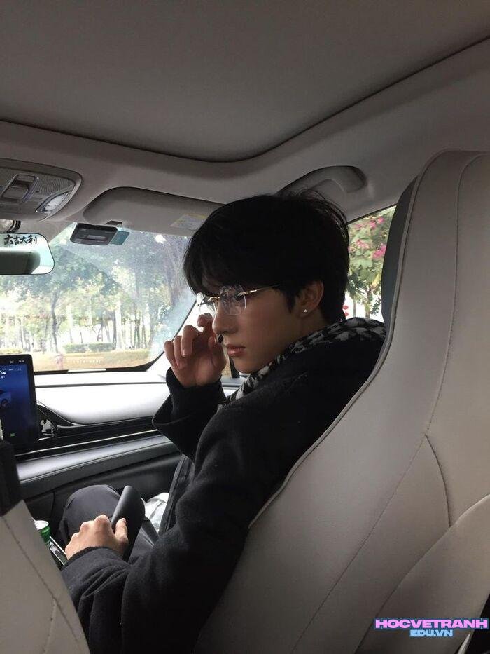 ảnh trai đẹp đeo kính phong cách thanh lịch