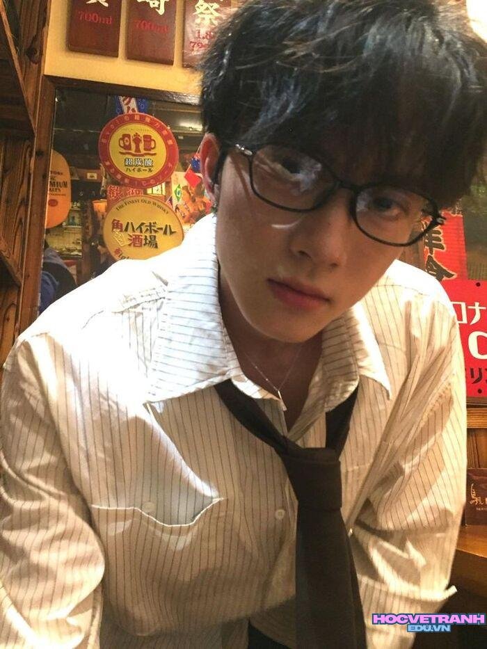 ảnh trai đẹp đeo kính style thư sinh