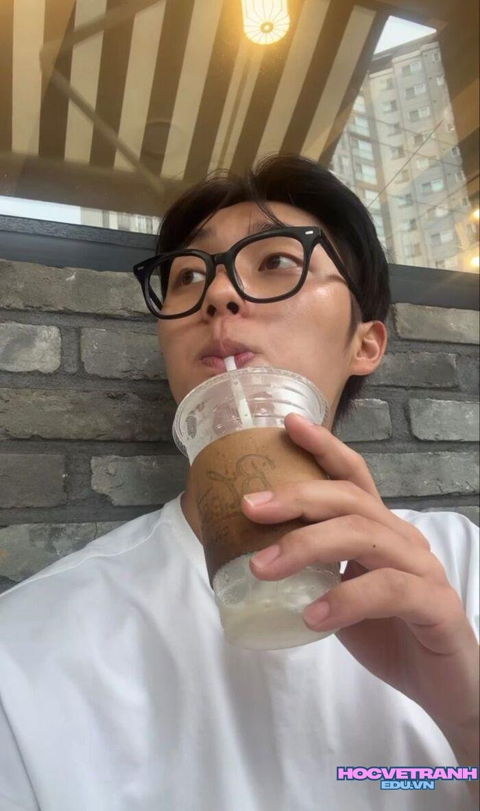 ảnh trai đẹp đeo kính thần thái cuốn hút