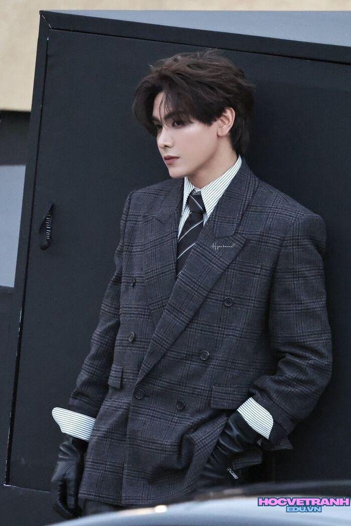 ảnh trai đẹp mặc vest vibe doanh nhân