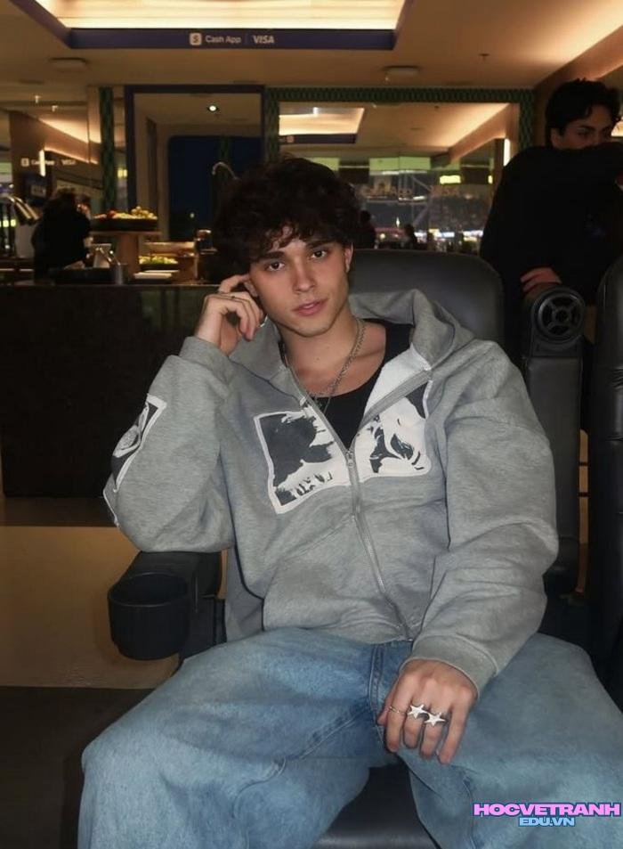 ảnh trai tây gương mặt cuốn hút