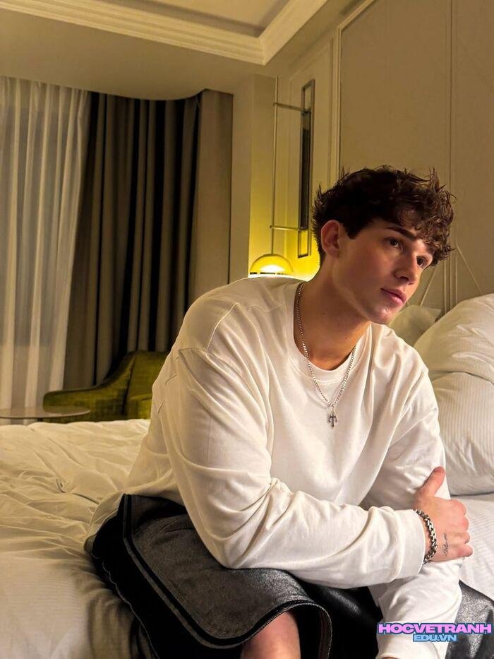 ảnh trai tây phong cách nam thần