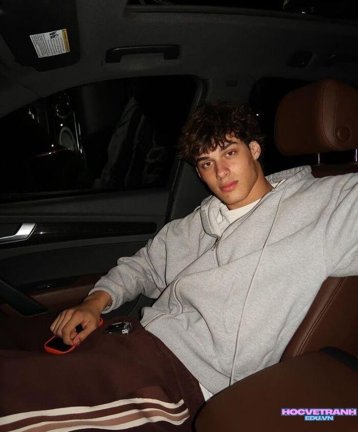 ảnh trai tây vibe trưởng thành