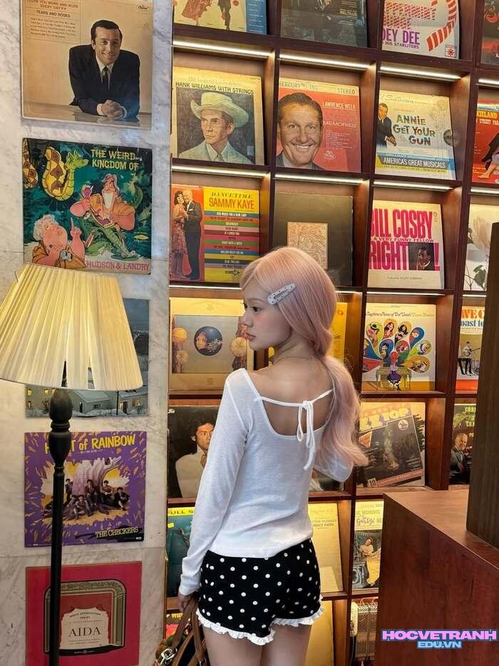 gái xinh 2k chụp ảnh quán cf