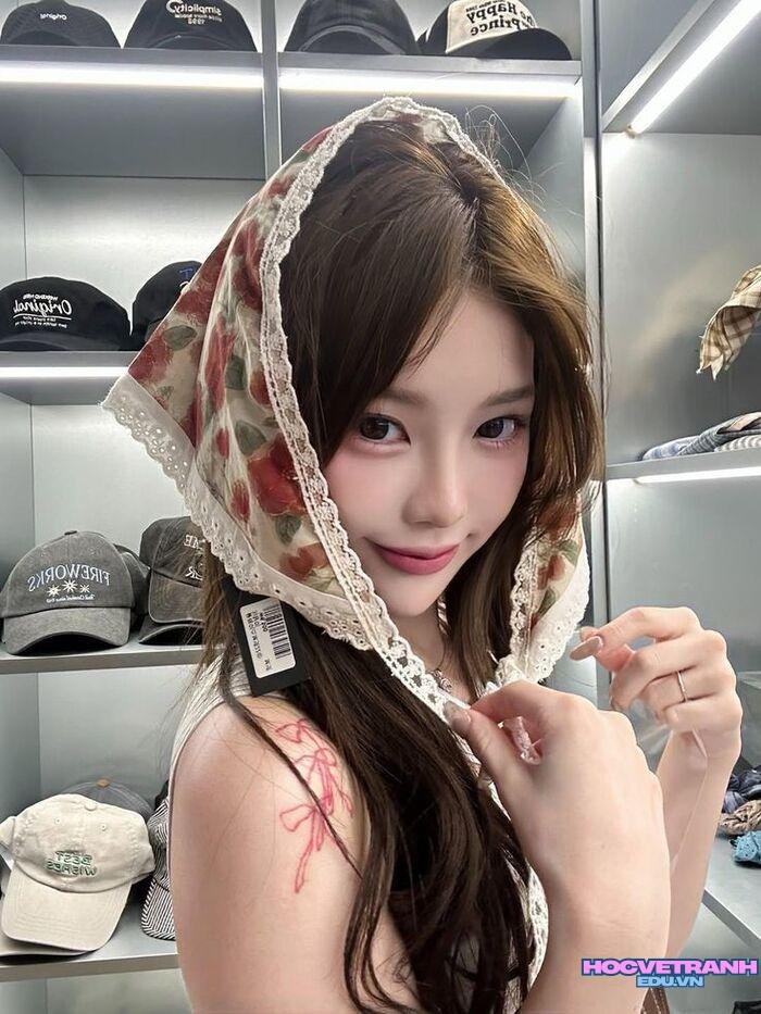 gái xinh 2k3 chụp ảnh selfie