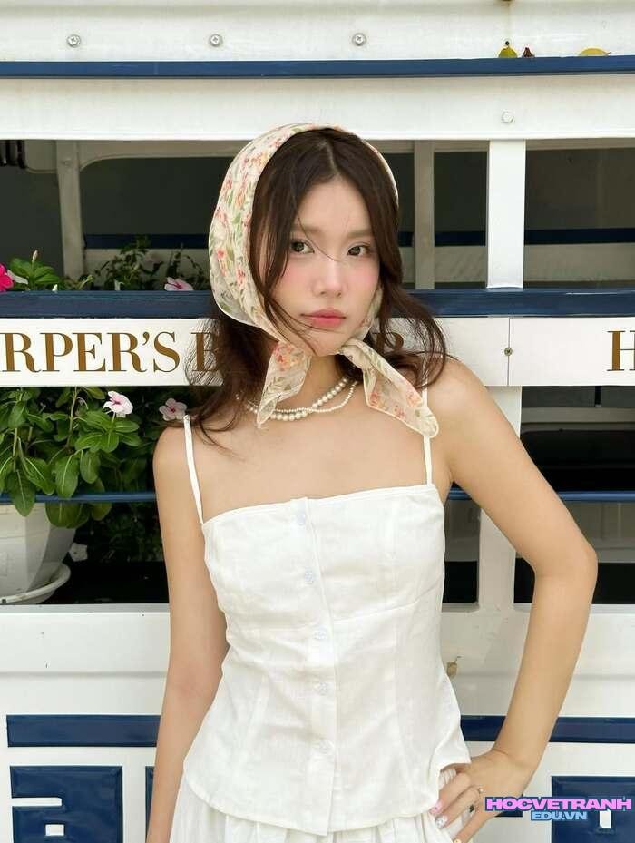 gái xinh 2k4 chụp ảnh selfie