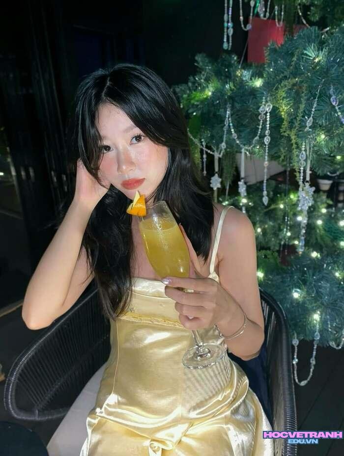 gái xinh 2k4 style cá tính