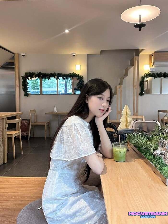 gái xinh 2k4 vibe dễ thương