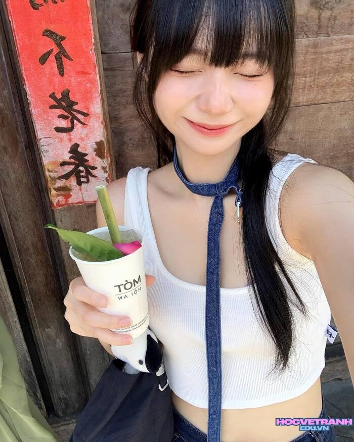 gái xinh 2k5 chụp ảnh selfie