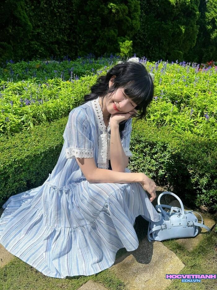 gái xinh 2k5 cười dễ thương