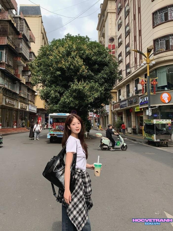 gái xinh 2k5 mặt xinh