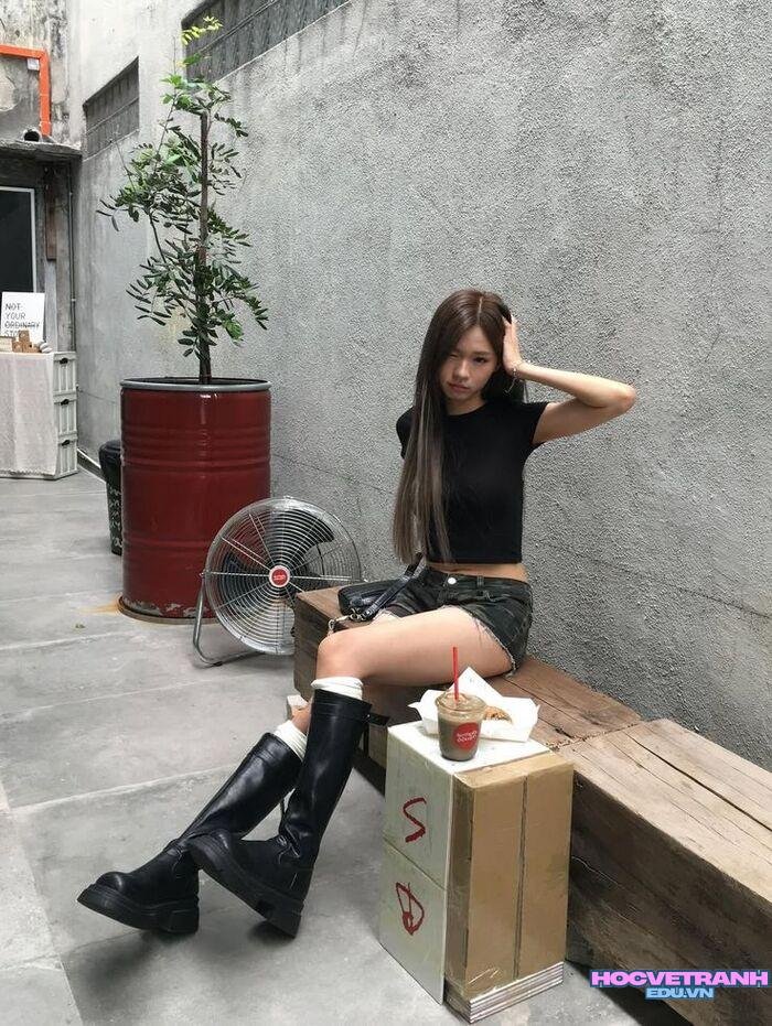 gái xinh buồn góc mặt trầm