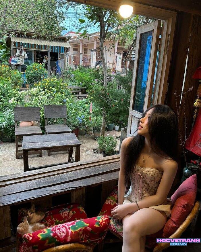 gái xinh buồn im lặng