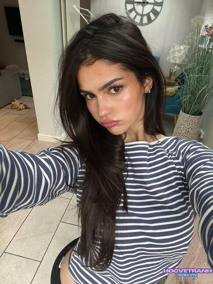 gái xinh châu âu góc nghiêng đẹp