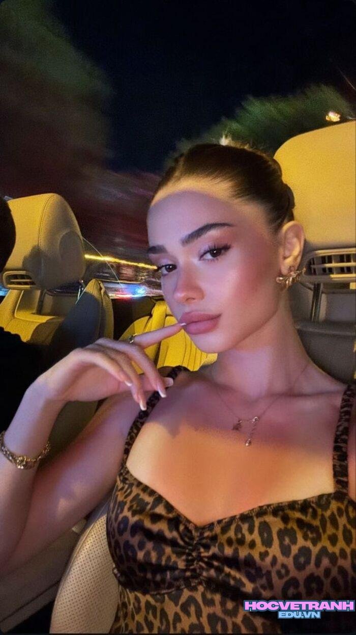 gái xinh châu âu mặc váy xinh