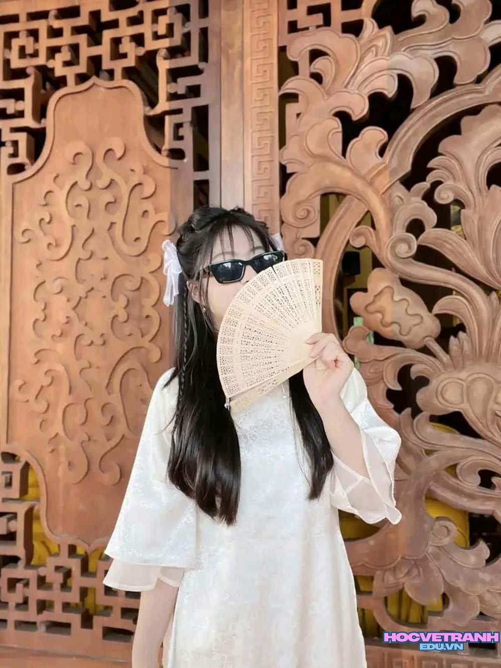 gái xinh che mặt đáng yêu