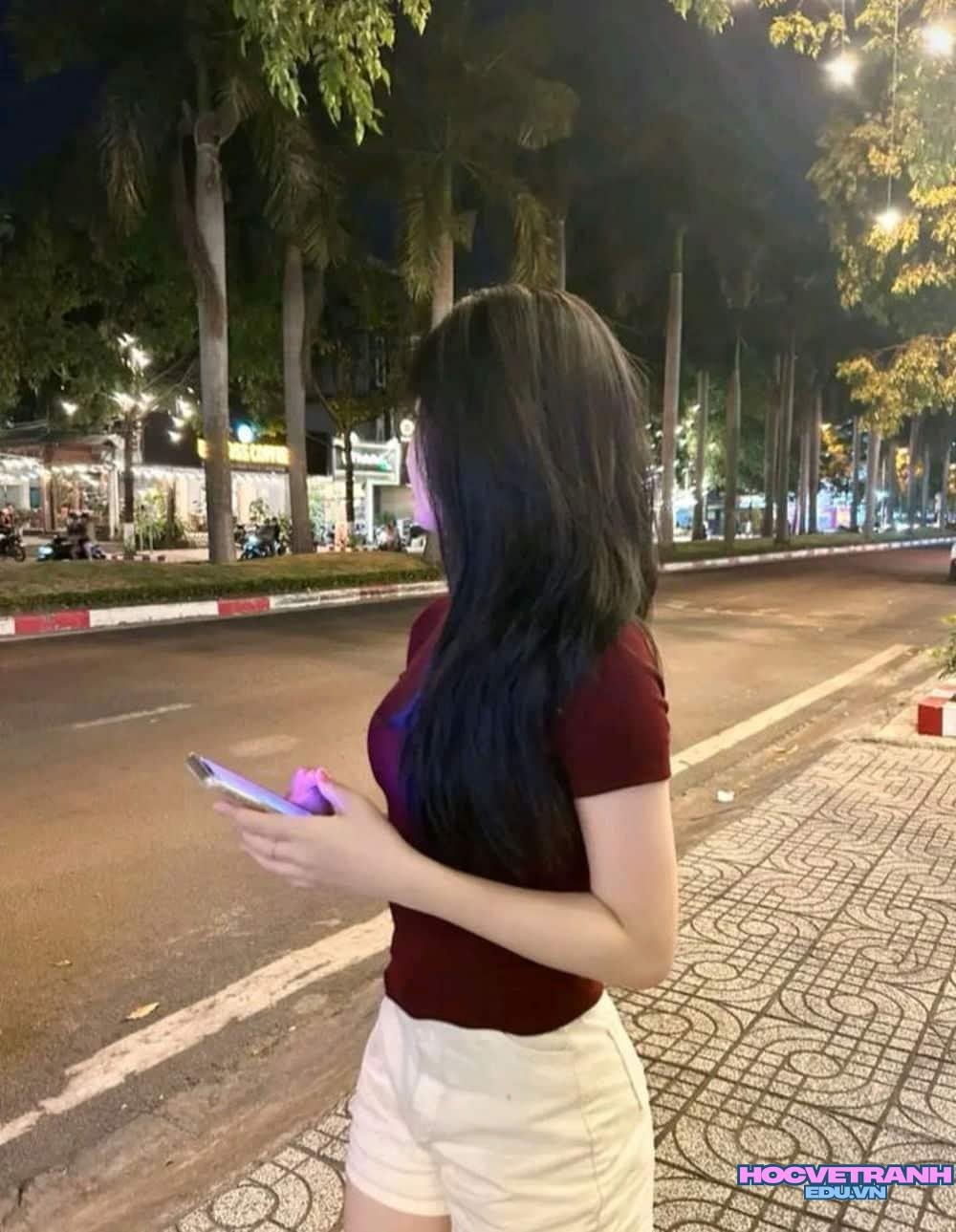 gái xinh che mặt dịu dàng