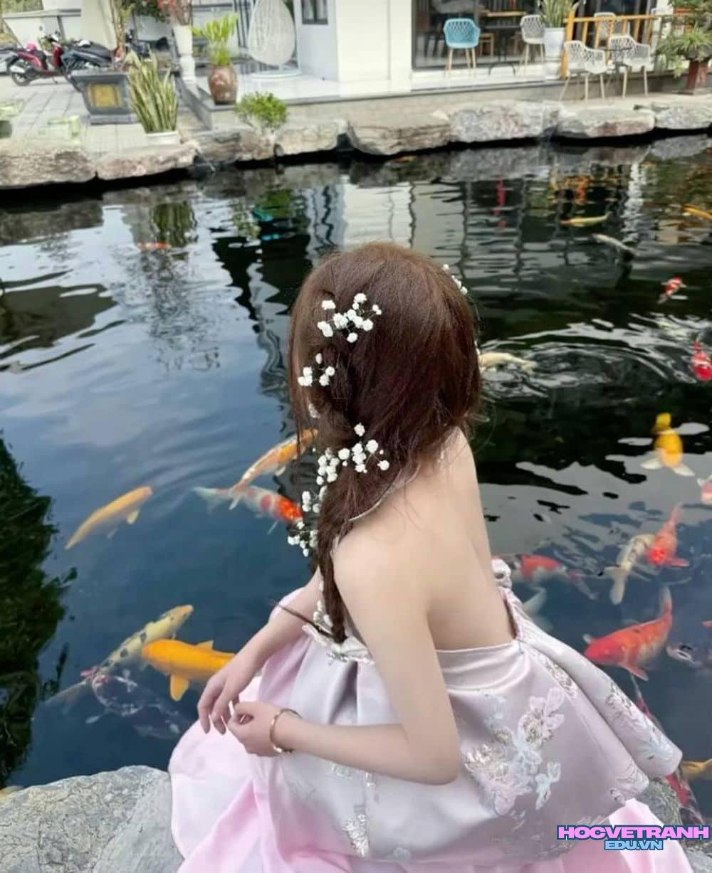 gái xinh che mặt tự nhiên