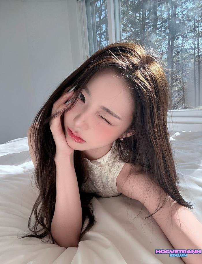 gái xinh hàn quốc phong cách dễ thương nháy mắt