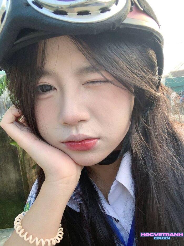 gái xinh học sinh chụp ảnh selfie