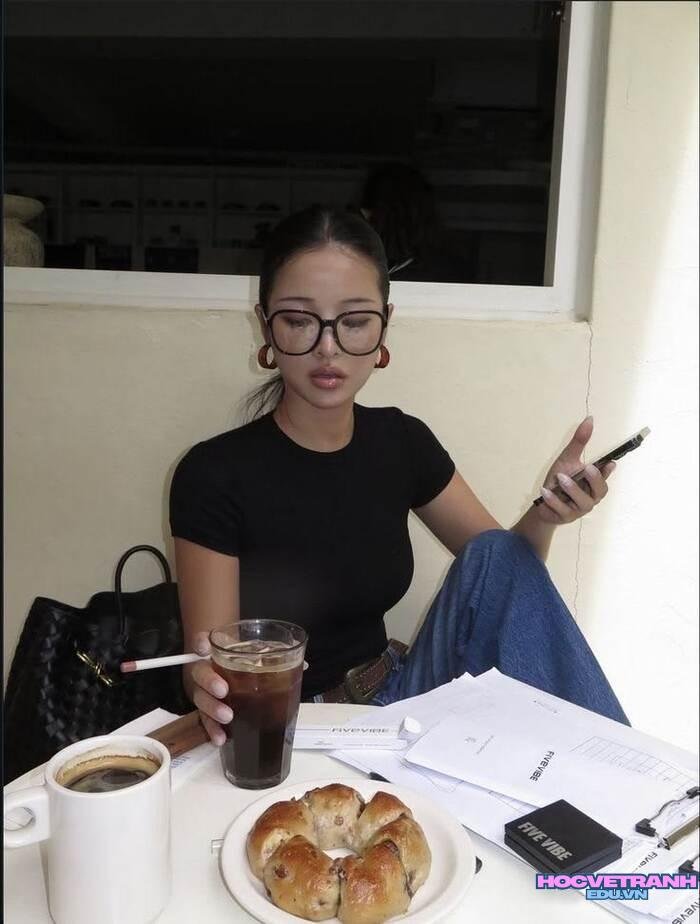 gái xinh học sinh học bài