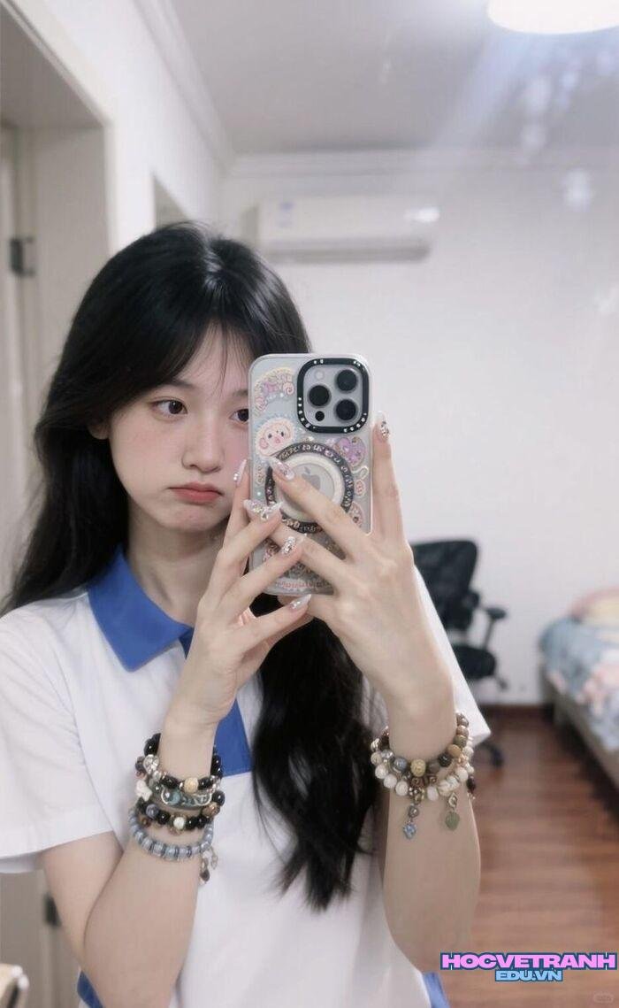 gái xinh học sinh tóc dài chụp trước gương