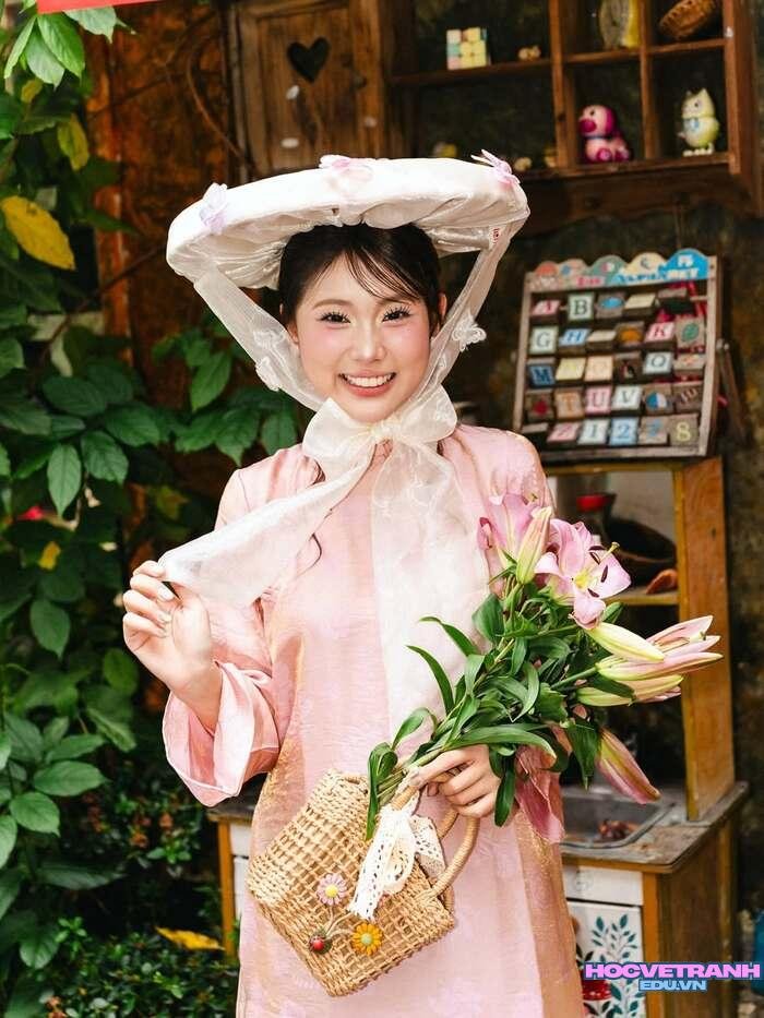 gái xinh mặc áo dài cười xinh