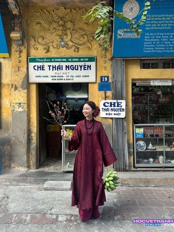 gái xinh mặc áo dài đỏ duyên dáng