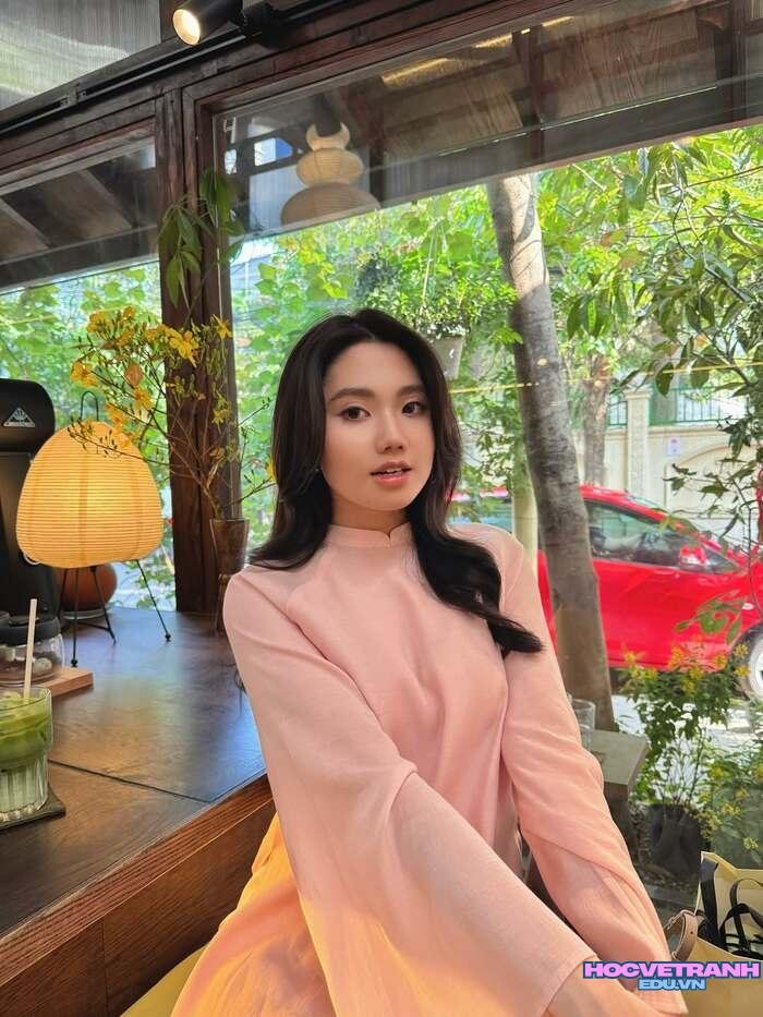 gái xinh mặc áo dài duyên dáng