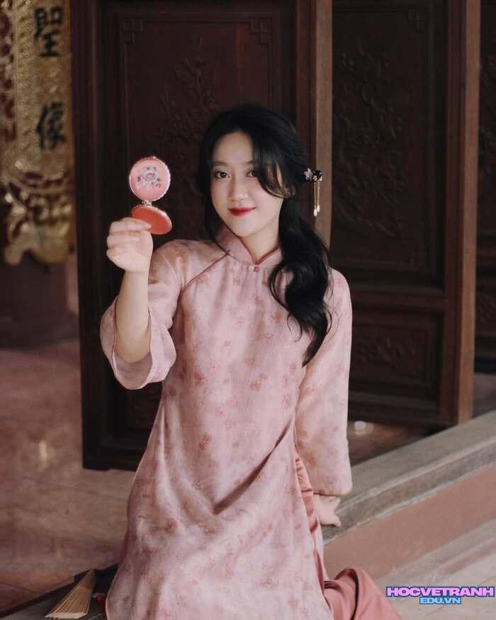 gái xinh mặc áo dài nhìn dịu dàng