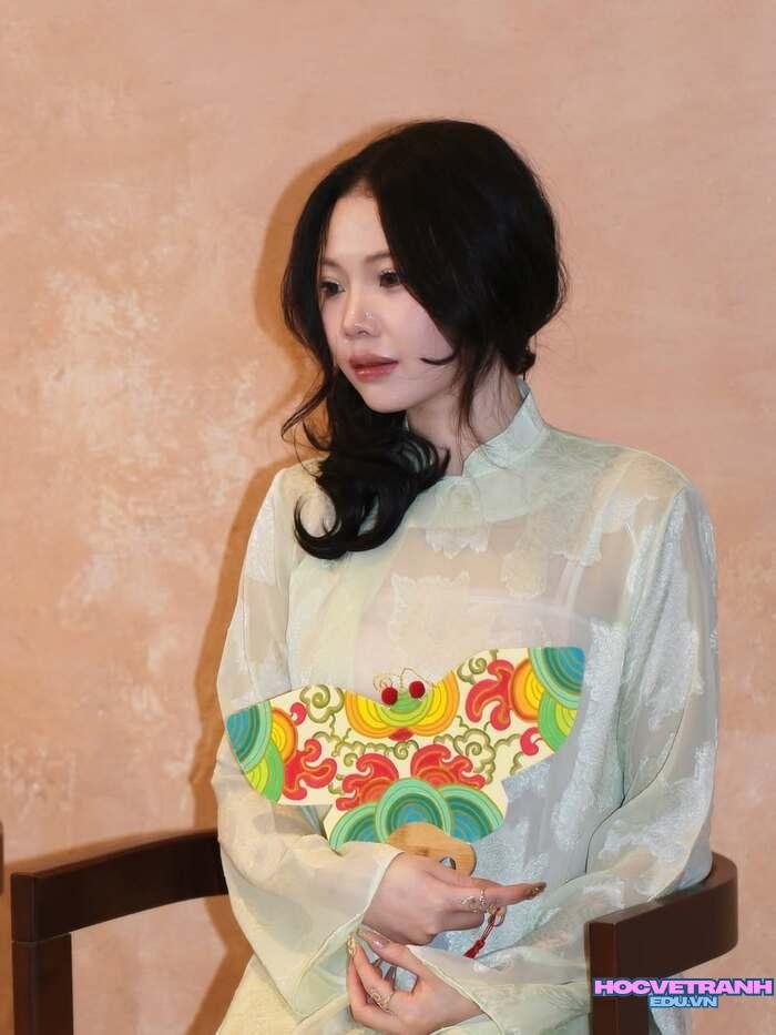 gái xinh mặc áo dài phong cách nữ tính
