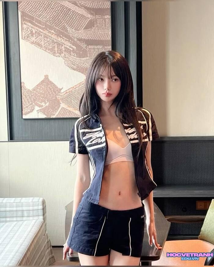 gái xinh tóc dài ánh mắt cuốn hút