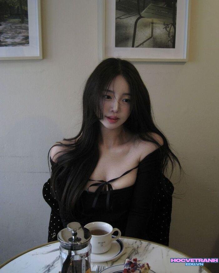 gái xinh tóc dài nụ cười dịu dàng