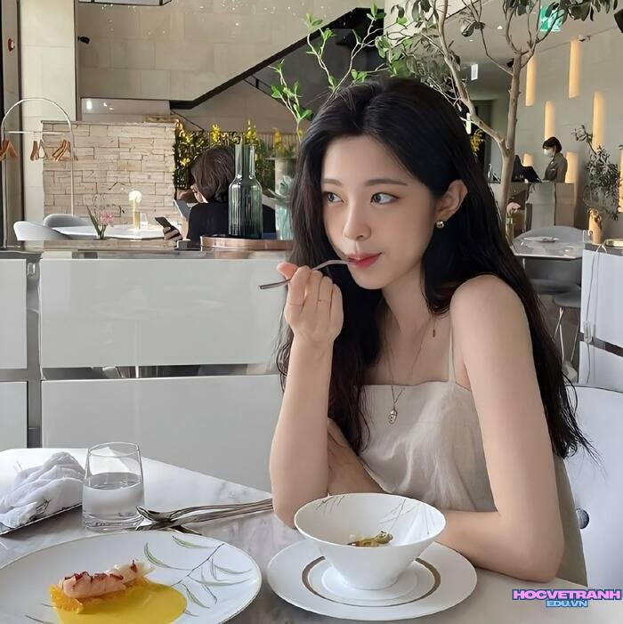 gái xinh tóc dài thần thái cuốn hút