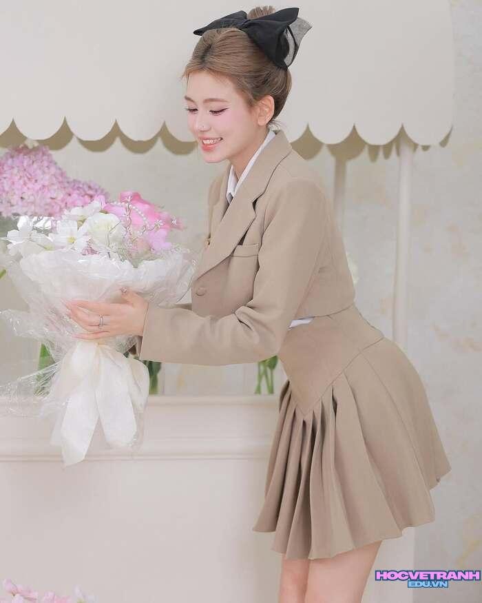 Đan Phượng ánh mắt dịu