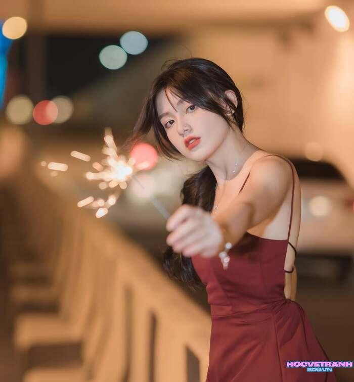 Đan Phượng cuốn mắt