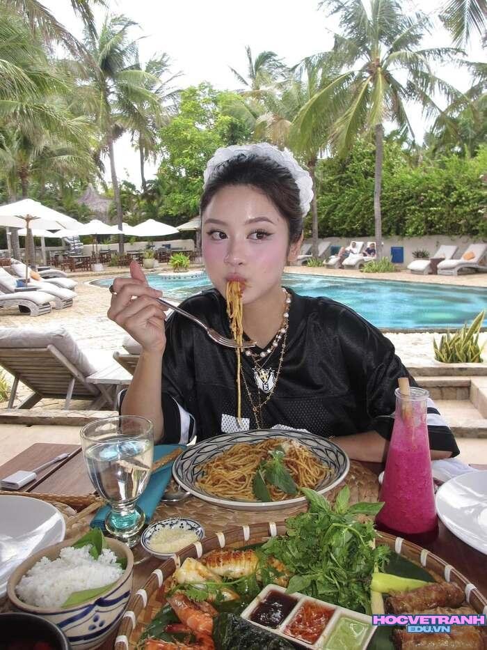 ảnh Hàn Hằng đẹp phong thái tự tin