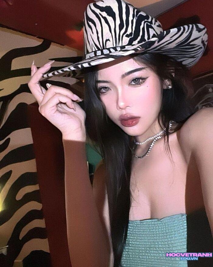 ảnh Hương Tịt đẹp ánh nhìn dịu