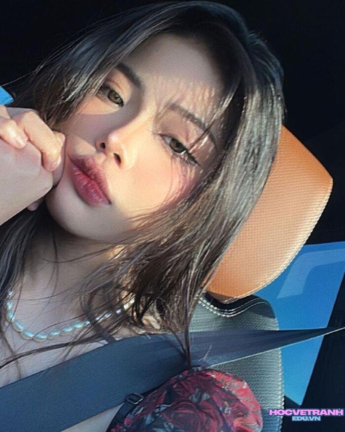 ảnh Hương Tịt đẹp phong thái tự tin